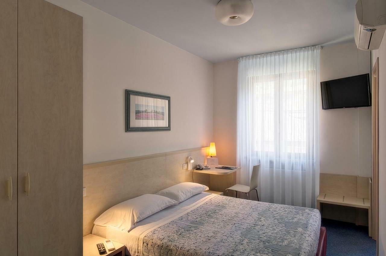 Hotel Erika マルチェージネ エクステリア 写真